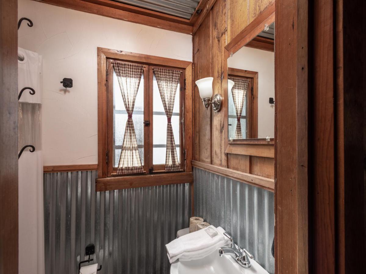 Apache Village 2, King Studio, Midtown, Sleeps 2 Ruidoso Extérieur photo