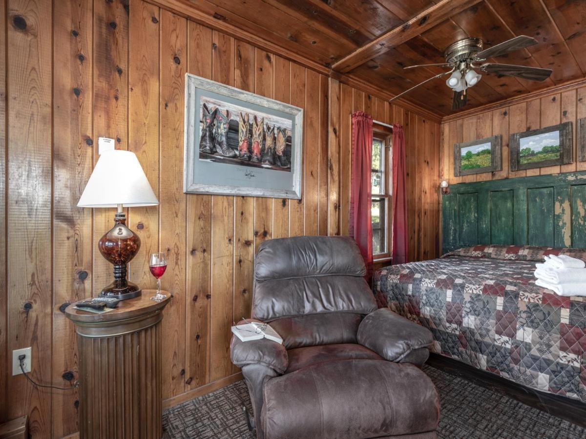 Apache Village 2, King Studio, Midtown, Sleeps 2 Ruidoso Extérieur photo